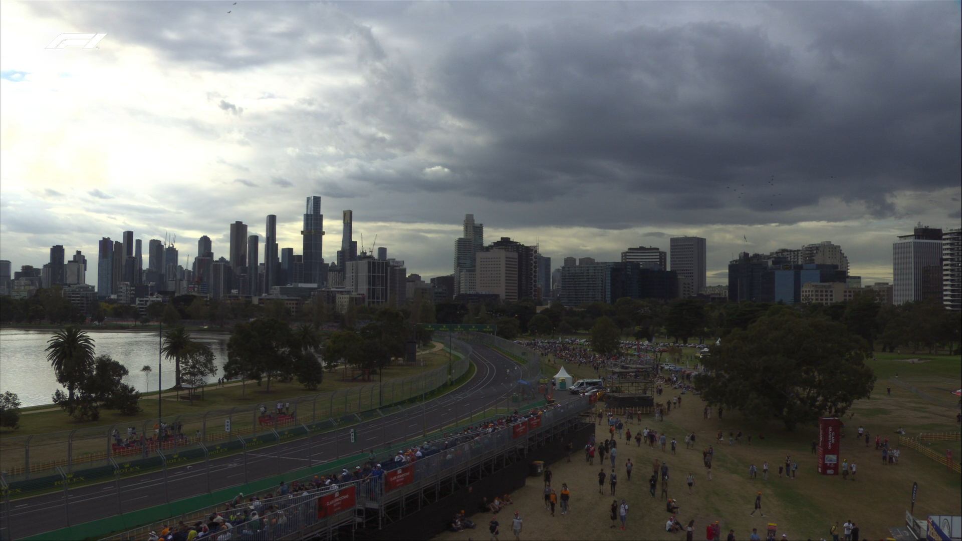 Tor Albert Park przed 2. treningiem przed Grand Prix Australii