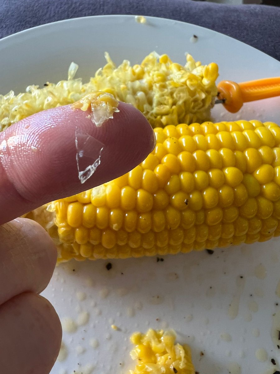 carole_ash's tweet photo. #Coles 
My daughter got glass in her mouth when eating corn from Coles. 11 weeks later, still no resolution despite phone calls and emails.
The promised refund and measly $20 compensation has not been forthcoming.
Is this matter not serious enough to be settled promptly? https://t.co/GydCxwvcSx