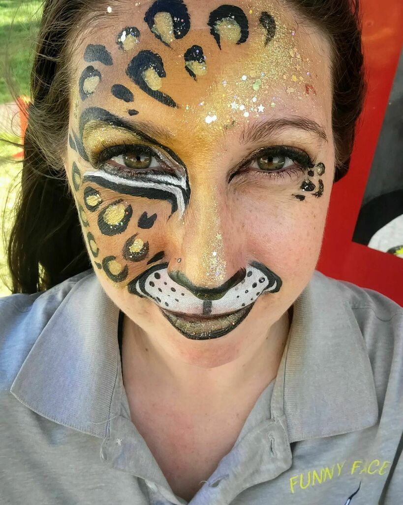 viscreativity's tweet photo. Great day at the Clark County Fair in Nevada! Looking forward to the next 3 days and painting lots of fun faces!! 

#funnyfacesfacepainting #fun #facepainting #visualizecreativity #arizonafacepainting #clarkcountyfairandrodeo #leopard #familyevents #littleredtrailer #clarkco… https://t.co/dWFlI3nMnH