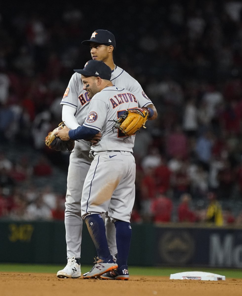 Chron_MattYoung's tweet photo. Carlos Correa is gone, but Jose Altuve still hugs his shortstop after a win. (Photo by @KarenWarrenHC) https://t.co/x21U1Sg1P3