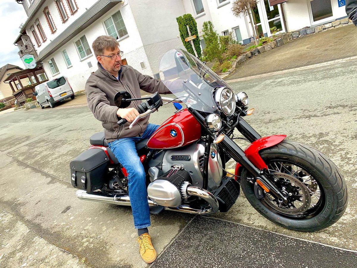 Primaurlaub's tweet photo. SEID IHR BEREIT❓WIR SIND ES‼️Auf in die Motorrad Saison 2022. Auf Euch warten 6 nagelneue BMW Bikes in unserem Bike Stall! Vielen Dank an Dieter Hennig von MSL Lemgo GmbH - Bike Shuttle für den Transport aus München ins Sauerland👍 https://t.co/9GhrCkC17Y https://t.co/p6Set9JgO6