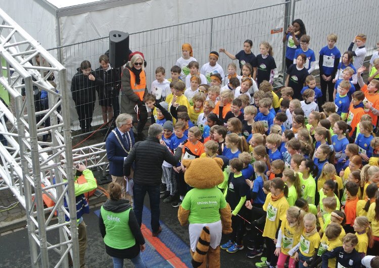 Burgemeester van Hilversum <a href="/gmvandentop/">Gerhard van den Top</a> <a href="/GemeenteHsum/">Gemeente Hilversum</a> opent de Hilversum City Run 2022.
#deleukste #cityrun #run #Motivation