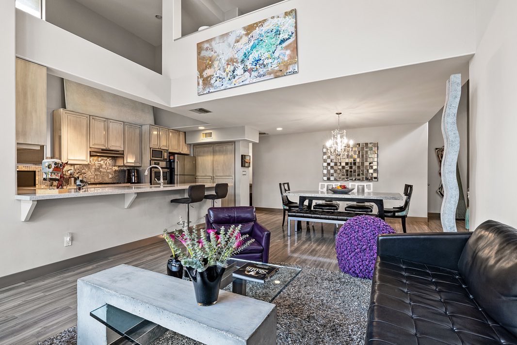 jorlara's tweet image. 💥 Just Sold! 💥
1006 Carol Dr #1, West Hollywood, CA 90069
2BR 3BA                                                                                                   2,085 sq. ft. of living space.
$1,463,500
GeorgeLA.com
Represented Buyer!