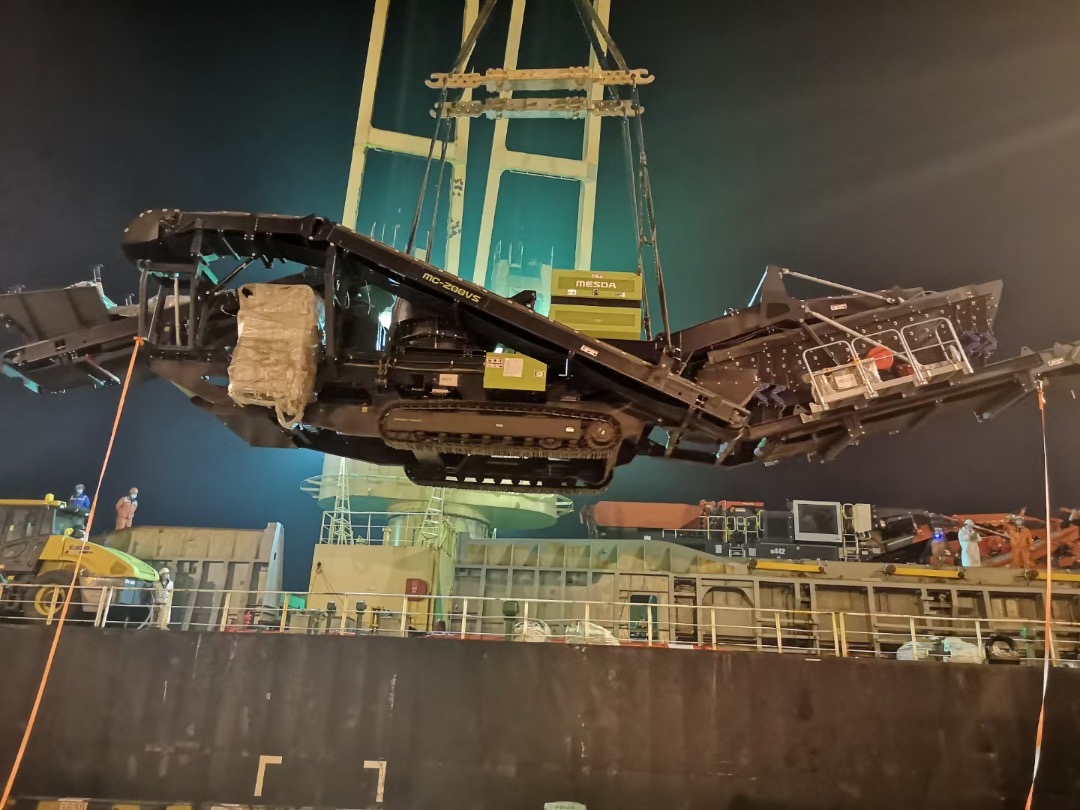 Watkinson_th's tweet photo. RT @Watkinson_th: Another step of being in the forefront of Solution provider in Mining industry with full range of Jaw, Cone &amp; Impact mobile crusher
A new set of Jaw,Cone, screener just arrived at Laem Chabang sea port,Chonburi
.
.
https://t.co/x81KPLelYI https://t.co/fuRevwjf7I