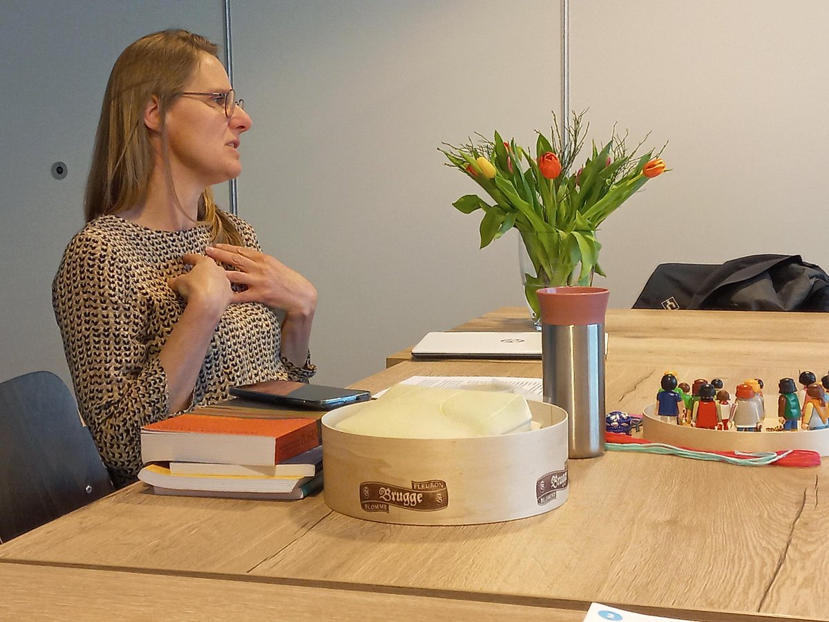 kindvanvbouders's tweet photo. Op zaterdag 2 april kwamen we in Houten bij elkaar samen met lotgenoten die opgroeiden bij ouders met een verstandelijke beperking. Wat fijn om elkaar weer echt te kunnen ontmoeten! Arjanne Zwart vertelde over de balans tussen geven en ontvangen. https://t.co/40CJRtIDEj