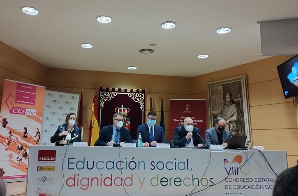 AbrefronterasGU's tweet photo. Felicitamos a nuestras amistades de @cesclm_es @CGCEES @uclm_es por la jornada que tuvisteis ayer. Felicidades a nuestro amigo @AlexMorenoYague por el papel que tuvo hablando de migraciones y refugio. #8congresojornadacuenca
#8congresoeduso
#cesclm https://t.co/w3kSUwEA2O