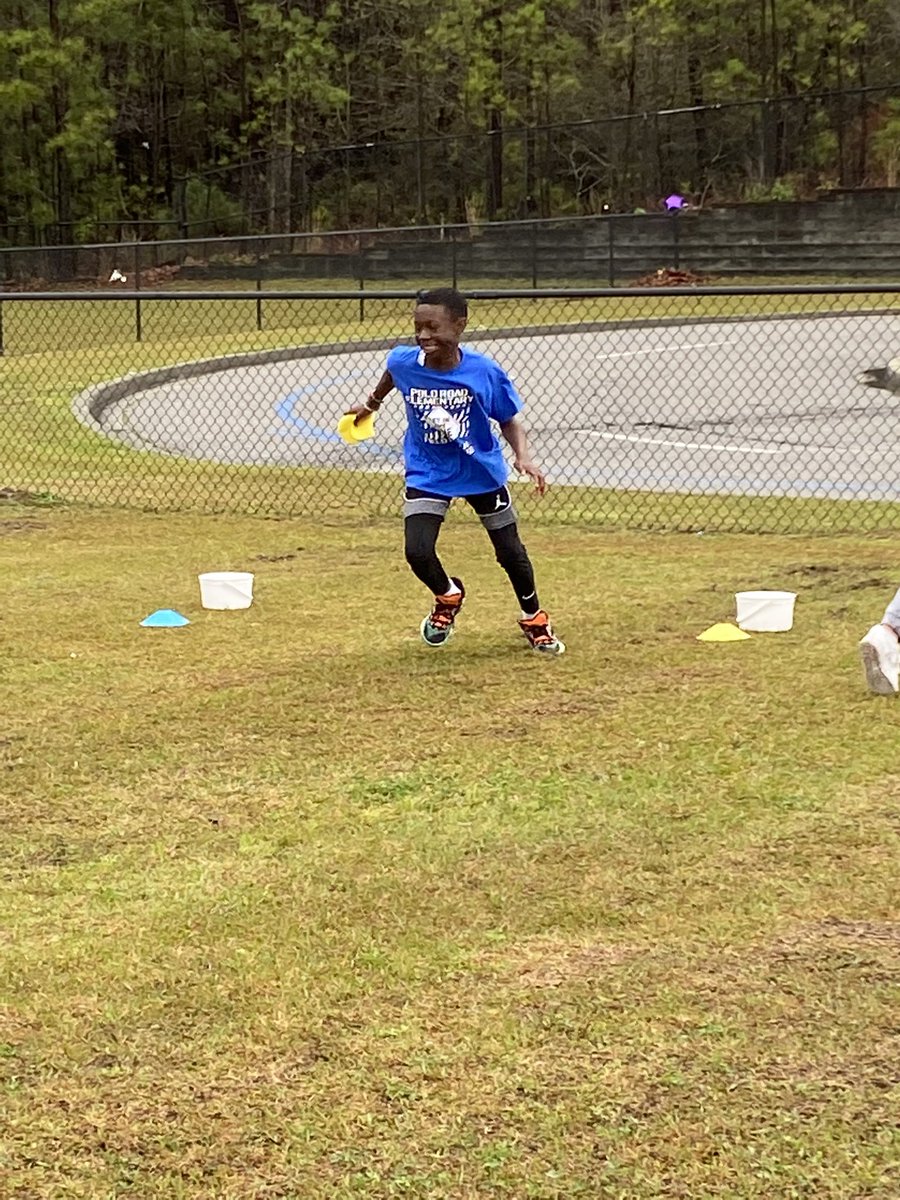 PRE_Shortman's tweet photo. Wet and wild field day! #poloproud #pre_explorers https://t.co/QRtXYyVveC