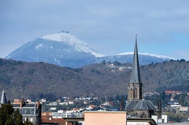 lamontagne_fr's tweet photo. Tempête Diego : le #PuydeDôme et la #HauteLoire placés en vigilance orange au vent violent

➡ https://t.co/crB0h6qK8y https://t.co/oDmdoSGvqQ