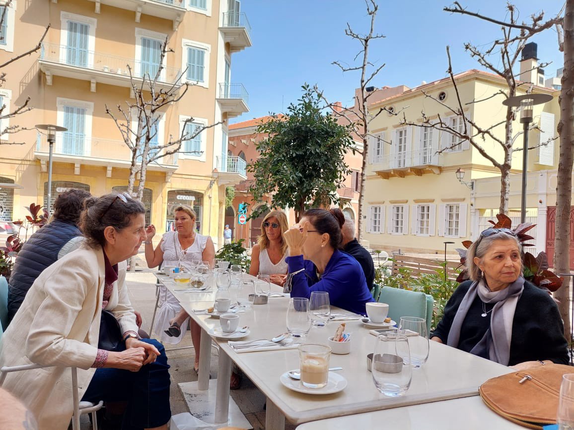 BAccueil's tweet photo. ☕️ Bon moment entre adhérents et sous le soleil ☀️ pour ce café-rencontre #BeyrouthAccueil !
Rendez-vous chaque premier jeudi du mois pour ce moment de convivialité particulièrement apprécié et attendu ! https://t.co/GhCaBW7upv