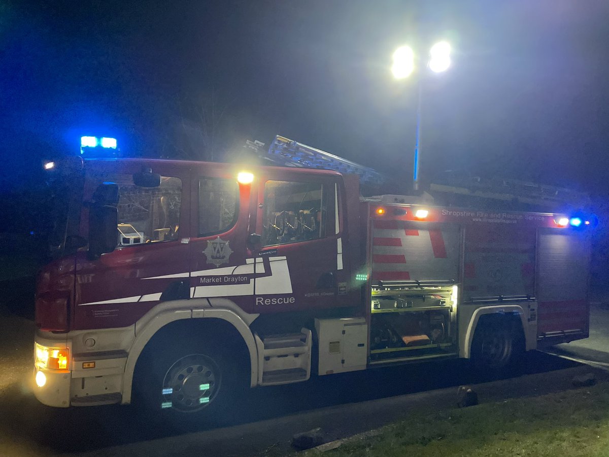 SFRS_MDrayton's tweet image. INCIDENT 📟 Pump mobilised by @SFRS_Control ☎️ at 20:19 on Thursday to #ChimneyFire at property in #Adderley 🚒 Fire involving birds 🕊nest within chimney 🔥 Crews extinguished using 9m ladder 🪜 1 x HRJ 💦 Chimney gear and Thermal Imaging Camera 📷 No damage to property 👍🏻