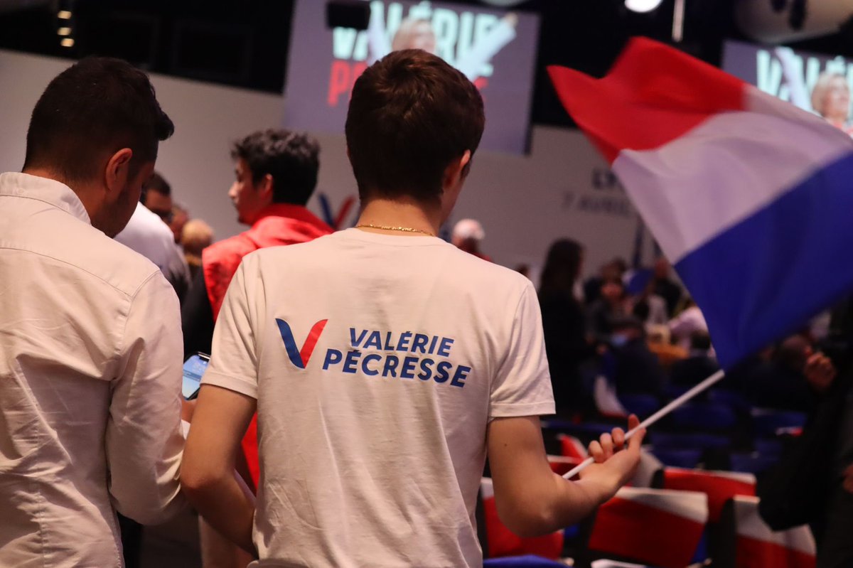 Dernier meeting avant le 1er tour hier à Lyon 💪🏻🇫🇷

À fond derrière @vpecresse 🚀

#Pecresse2022 #PecressePresidente #JeVotePecresse #jevote @lesRepublicains @Jeunes_avec_VP