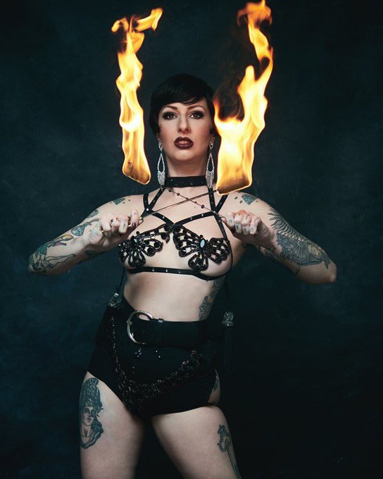 Tonight I'm attending a fetish burlesque show at Prague's bdsm club Kotelna. Who will meet me there?<a href="/tag/lovemyjob"class="tags"><span>#lovemyjob</span></a><a href="/tag/masochism"class="tags"><span>#masochism</span></a><a href="/tag/bdsm%D9%90"class="tags"><span>#bdsmِ</span></a>