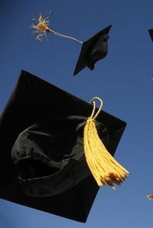 Lp_Commu's tweet photo. #graduated_LP
 ( ช่วงเช้าของโรงเรียนมิตรภาพ )

มีการมอบใบปริญญาบัตรจบการศึกษาให้กับนักเรียนรุ่นพี่ปีสุดท้ายทุกๆคน ทำให้วันนี้ครึกครื้นเป็นพิเศษเลย! ✨

สำหรับนักเรียนที่กำลังจะจบ มีความในใจอะไรมาบอกกันรึเปล่านะ…? >< https://t.co/YMwFucZbvd