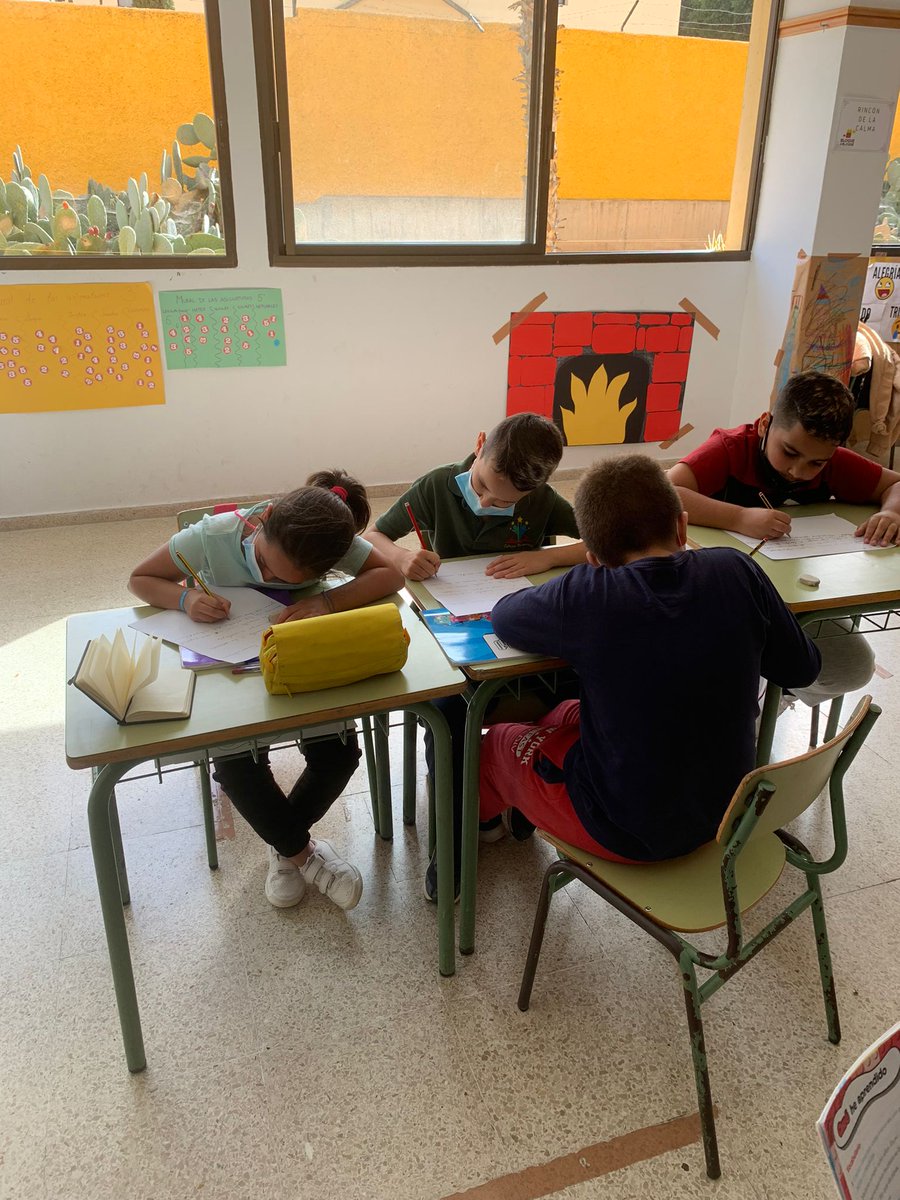 bloqueabloque's tweet photo. Los niños y niñas de Bloque a Bloque saben que la educación es muy importante, por eso cada día sacamos un ratito para realizar las tareas y reforzar lo aprendido en el Colegio Perseidas durante la mañana📚🏫 https://t.co/eJDfGLh2KQ