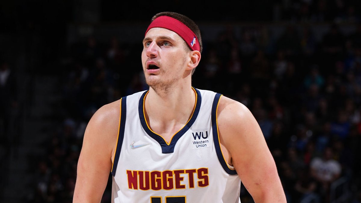 L'NBA esiste dal 1946.
Hanno giocato 4600 giocatori.
Nessuno aveva mai fatto 2000 punti, 1000 rimbalzi e 500 assist in una stagione.
Tranne Jokic.
Le sue parole per l'incredibile record: "Boh... voglio dire, penso sia cool. Spero di farlo ancora. Ecco, non lo so".
#NBAtipo