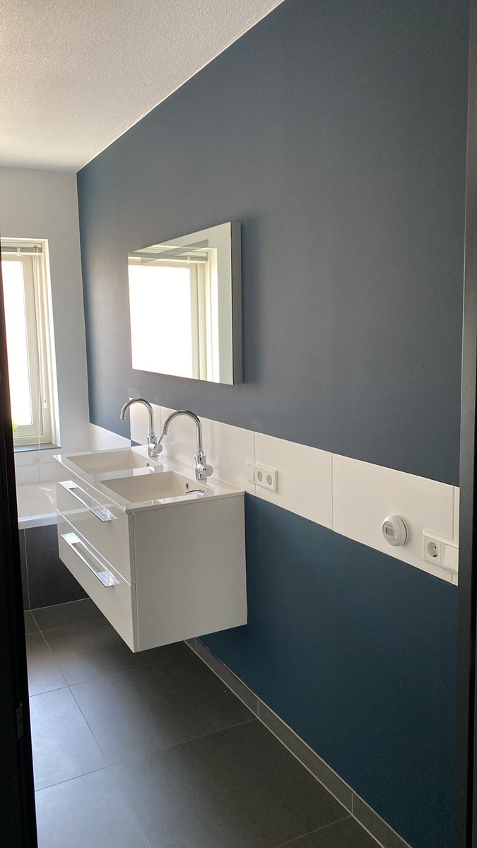 WInterieur's tweet photo. Als je fan bent van #hagueblue verf je toch ook de badkamer #waanzinnig #interieur #bijonsthuis #hague #blue #farrowandball #badkamer #styling #meerkleurinhuis #lelystad #blauw #adviesbureau https://t.co/ItbFTeW2gh