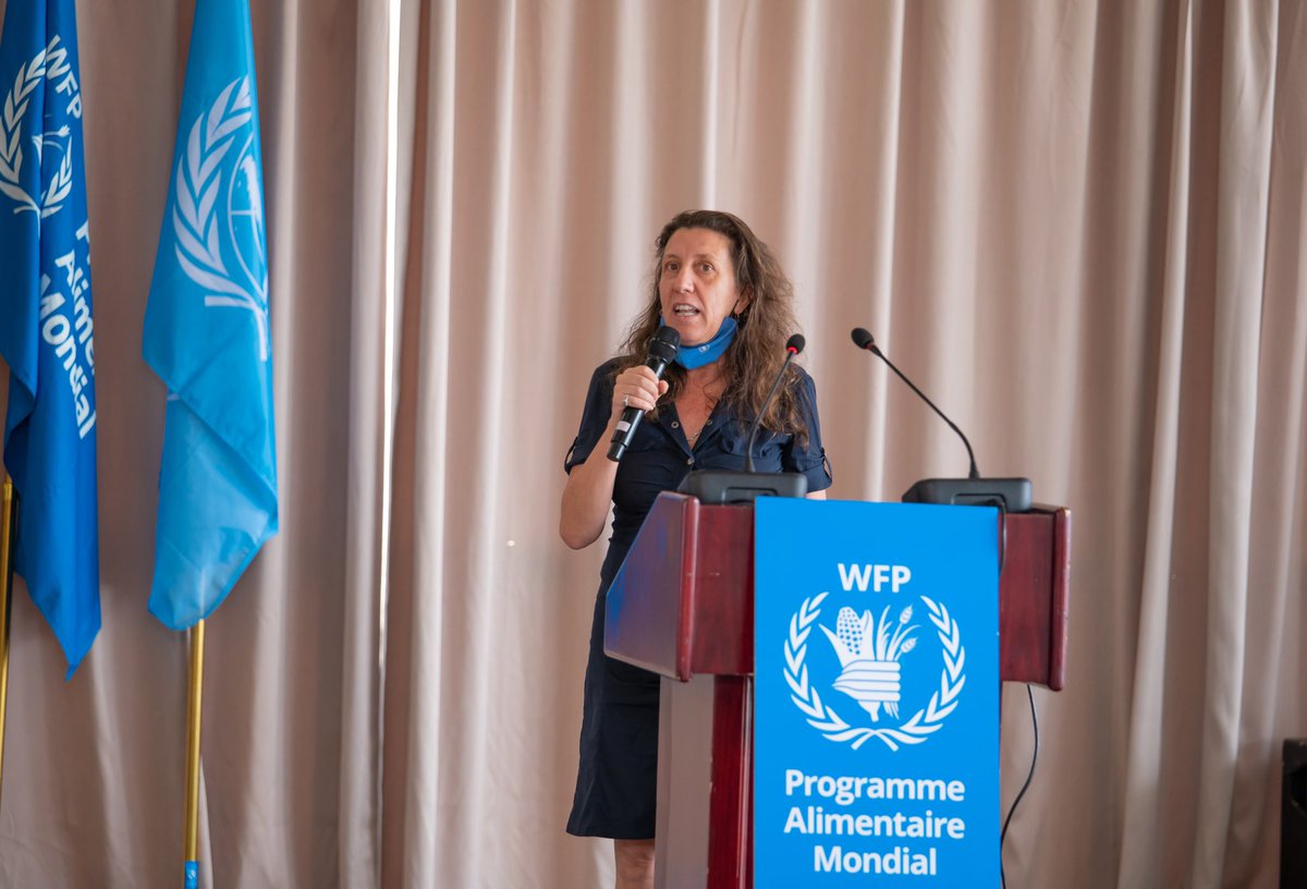 PatrickTetePT's tweet photo. #HotelDuFleuve
Atelier sur le projet du cantine scolaire. Un de projet phare du Programme Alimentaire Mondial, #PAM @WFPDRC
πΈ @PatryckTete | #PhotoDiamond https://t.co/56UxE5y4Io