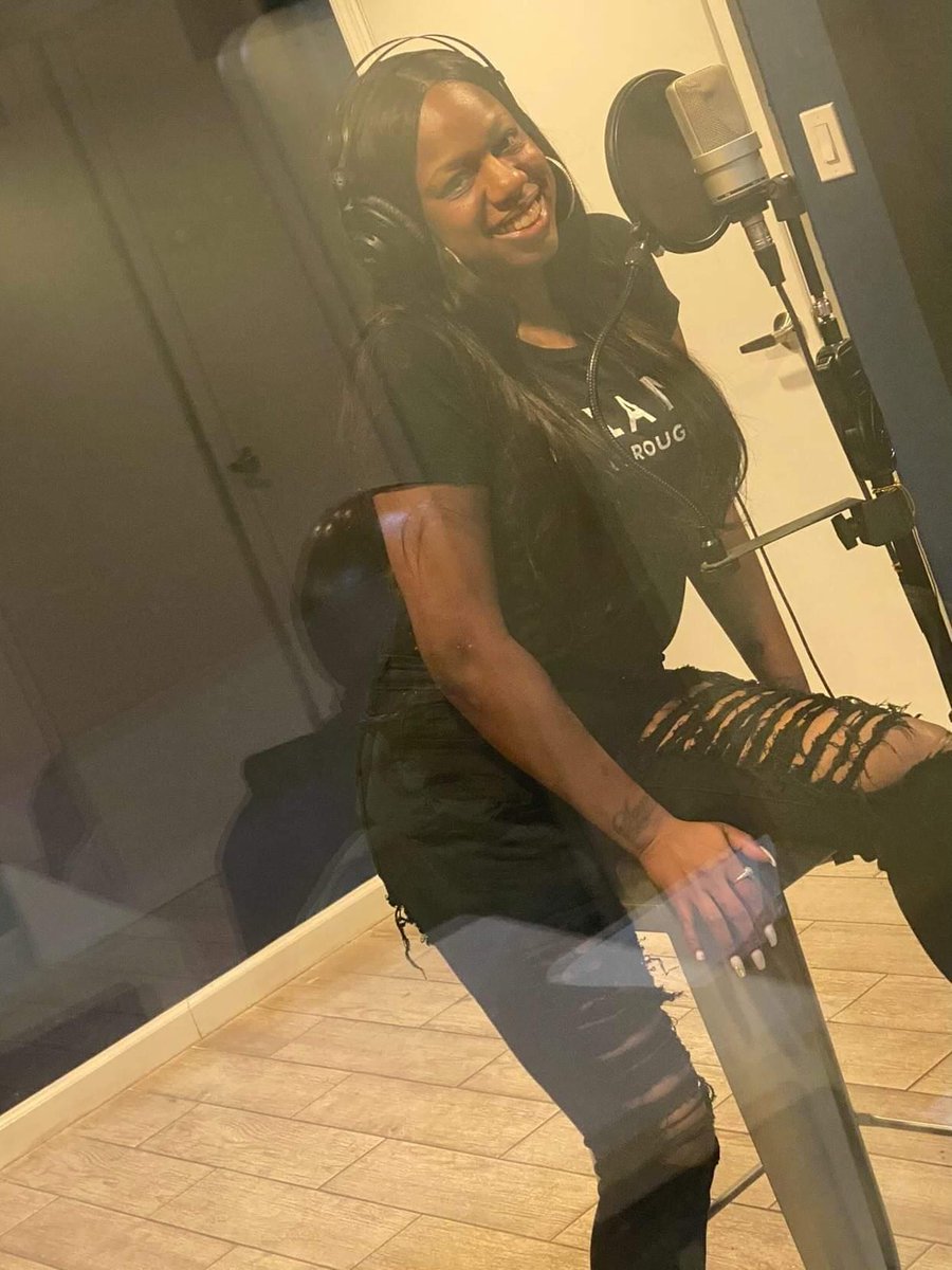 ColdEnt4's tweet image. NEW SINGLE "WALK AWAY" BY TALENT @PRETTIONYX COMING SOON... BTS STUDIO SESSION IN NYC! 🥶🌎🎶⭐ #coldent #coldworld #explorepage #enterprise