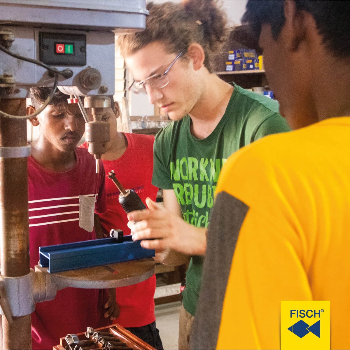 fischtools's tweet image. Sharpening dull drill bits – in Sri Lanka? We support the aid organization CCS with Micha Wemmer in Sri Lanka and provide tools such as our grinding equipment, the FORSTNER SPEED GRINDER.
Micha trains young people and is happy to “work with sharp drill bits&quot; again. #fischtools