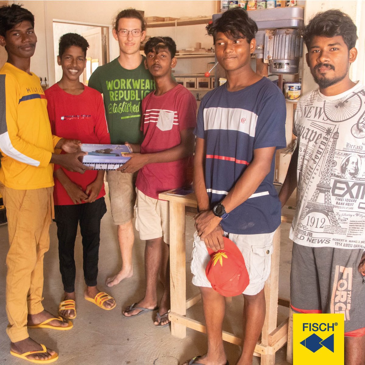 fischtools's tweet image. Sharpening dull drill bits – in Sri Lanka? We support the aid organization CCS with Micha Wemmer in Sri Lanka and provide tools such as our grinding equipment, the FORSTNER SPEED GRINDER.
Micha trains young people and is happy to “work with sharp drill bits&quot; again. #fischtools