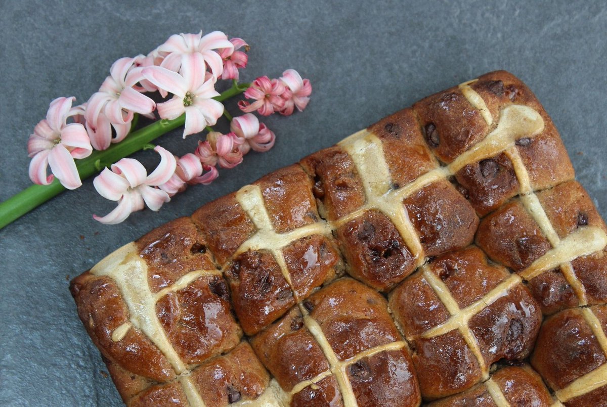 Gluten Free Salted Caramel Hot Cross Buns (Fruitless Hot Cross Buns) freefromfairy.com/gluten-free-sa… #glutenfree #coeliac #glutenfreehotcrossbuns