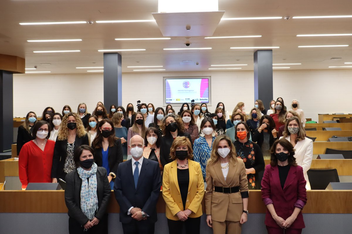 EsadeExecEd's tweet photo. Ayer celebramos la graduación del Proyecto @ProgresaMujer II.
Contamos con mujeres con gran potencial que transforman el mundo, sus empresas y su entorno.
¡Gracias @CEOE por hacerlo posible!
#SoyProgresa #LiderazgoFemenino #EsadeExec
@CEOE_Campus @Deloitte_ES https://t.co/vGZ57xNzFj