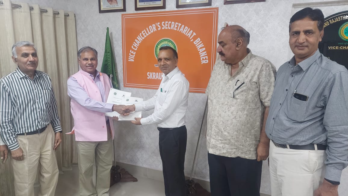 SkrauBikaner's tweet photo. #MOU between #skrau and #NRCE National Research Centre for Equine, Hissar. @icar @RajBhavanJaipur @RajCMO https://t.co/Byec2HN3pR