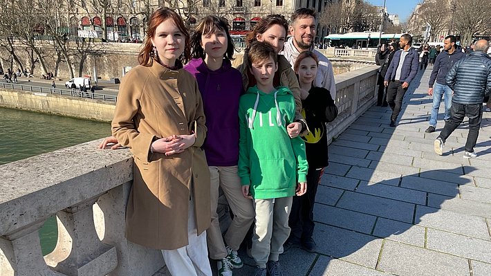 sperantatv's tweet photo. ADRA Franța și Biserica Adventistă de Ziua a Șaptea Neuilly întâmpină refugiații ucraineni aflați în tranzit - https://t.co/A9G98yZaPw https://t.co/MRJtj5iP6I