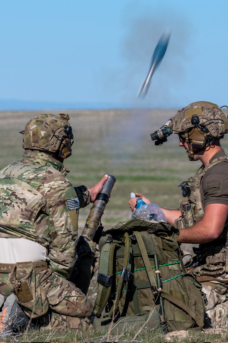 tacticalporn's tweet image. 🇺🇸Army Rangers and USAF 24th STS members during a training exercise at the Saylor Creek Bombing Range, April 2022.

#JSOC #STS #24thSTS #RLTW #The75th
#Rangers #3rdRangerBattalion #60mm