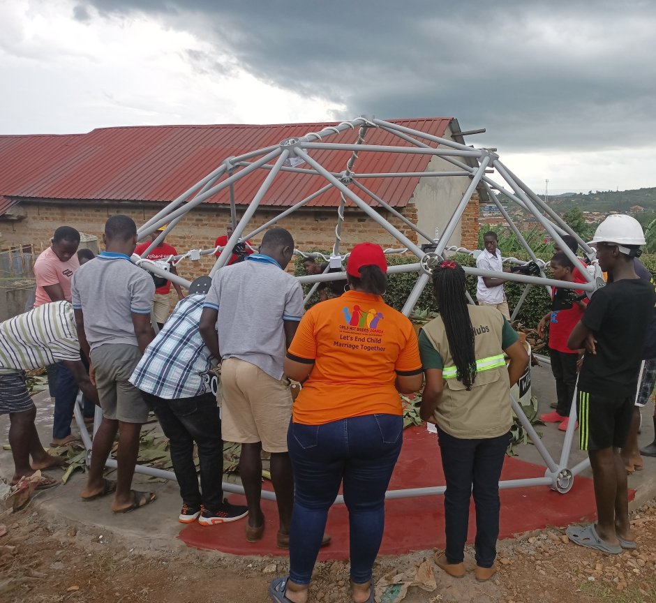 NinyeNBA's tweet photo. Working together in partnership to promote Digital Learning.We are happy to Note that the people in Nganwa Community will be able to access education materials online without struggling with data. @HelloWorld_Org @ImagineHer2 @abrdnAdv_UK @roketelkomug #EducationForAll #HelloHub https://t.co/f6Wy1fGzk3