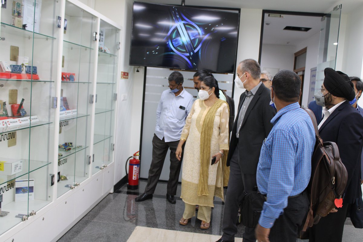 STPIBengaluru's tweet image. Sh Boris Golubovic VP, @Littelfuse Industry partner of #STPIIoTOpenLab, interacted with startups &amp;amp; apprised about their Products/Solutions supporting global trends in #IoT during his visit to #STPIIoTOpenLab on 7th April 2022. @arvindtw #STPIINDIA