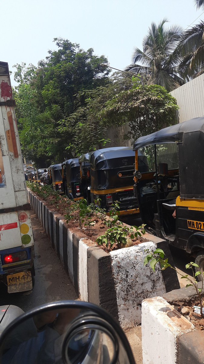 kapadiasir's tweet image. #MTPHereToHelp Veera Desai to link Road signal, no entry