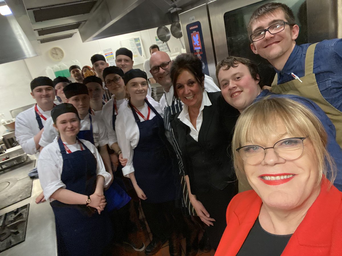 martynchef's tweet photo. Wow a fantastic event showcasing our learners culinary skills, thanks to the amazing @eddieizzard for the inspiring after dinner speech.@olivercoppard @barnsleycollege #TheOpenKitchen https://t.co/KGGVqBzICF