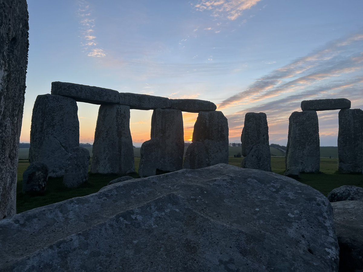 ST0NEHENGE's tweet photo. Sunrise at Stonehenge today (8th April) was at 6.28pm, sunset is at 7.50pm 🌤 https://t.co/lzFPOln51C