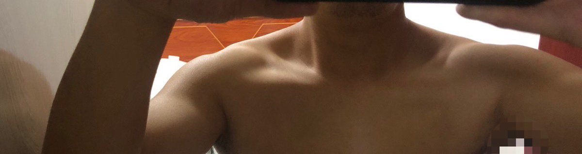 wph19891's tweet photo. 匀称体型，大腿粗直长 https://t.co/L3BQQlthgM