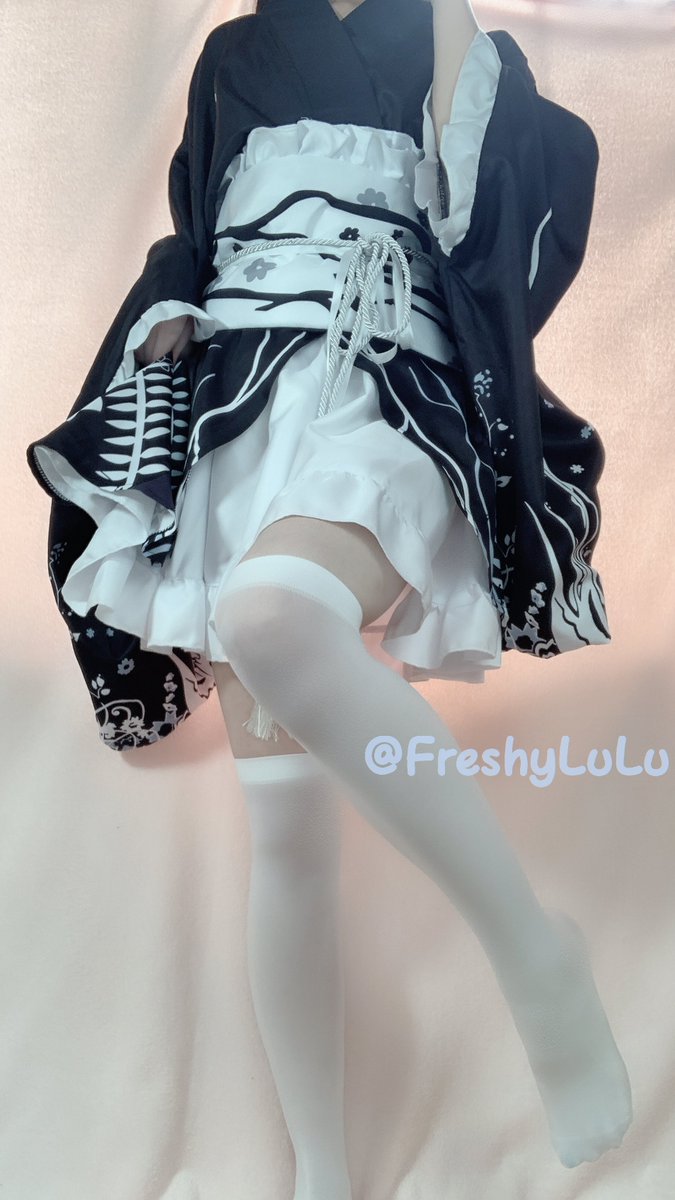 四月自拍是发了点清新的雪糕~ https://t.co/HzDj8kgG3z