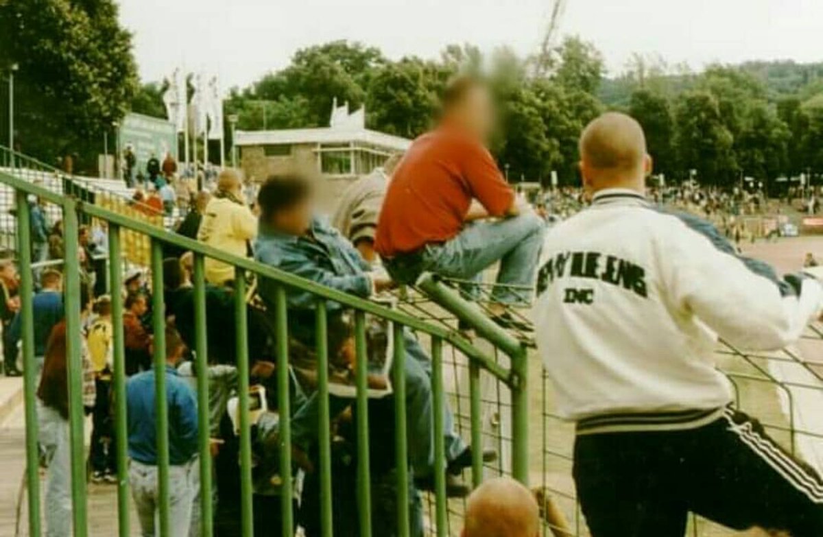 FreitalonTour's tweet photo. Freutach👏..schönen Euch
Blast from the past..away in der Blumenstadt Ende 90iger #sgd1953 #ftlot #away #erfurt #rwesgd #regionalliga #pesterwitz  #berlinerjungs https://t.co/Xg3ilwoUjY
