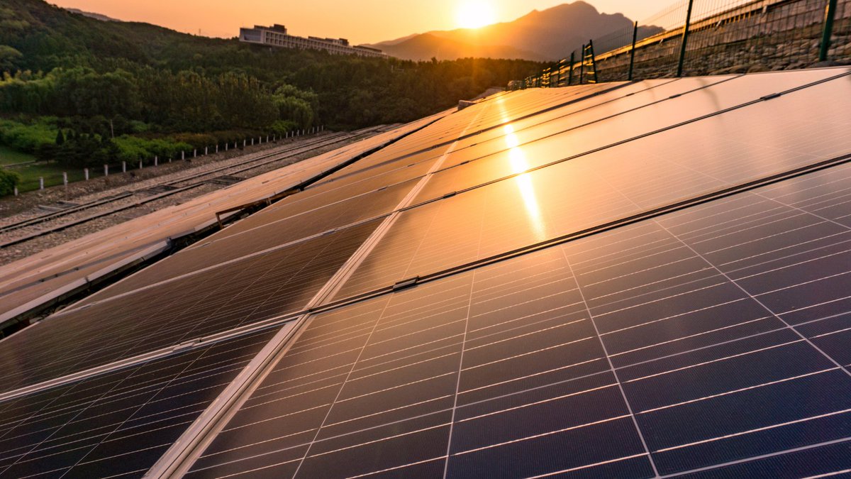 ☀️How do #EnergyCommunities work?

⚡️Energy is produced locally by those who use it &amp; at the same time multiple energy carriers can be harnessed, therefore an innovative model for the production, distribution &amp; consumption of clean, #RenewableEnergy  

👉eneuron.eu