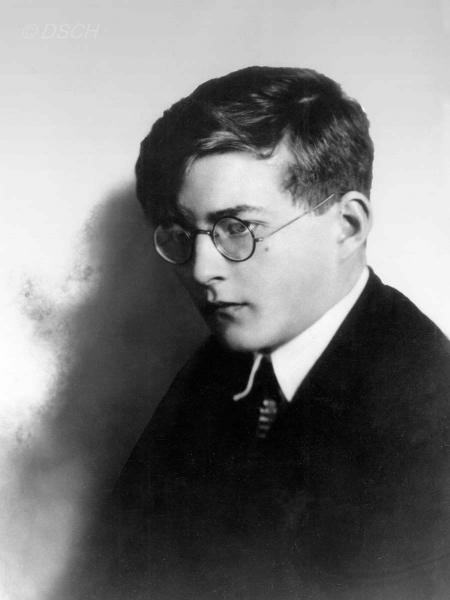 MikhailUC's tweet photo. Shostakovich compuso 'El tornillo' entre 1930 y 1931, época en la que se encuentran varios de sus más singulares experimentos sonoros porque explora la disonancia y juegos rítmicos modernistas que más adelante serán motivo de la censura gubernamental soviética. https://t.co/jLHWNeAMGa