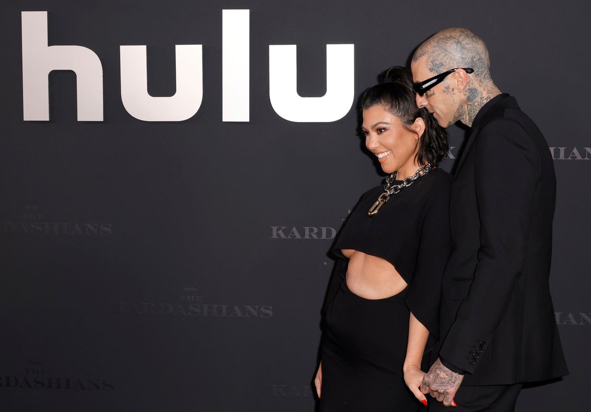 KourtDailyCom's tweet photo. Kourtney Kardashian At The Premiere Of The Kardashians https://t.co/LBJj82SllJ @kourtneykardash https://t.co/3kc1UtQwE5