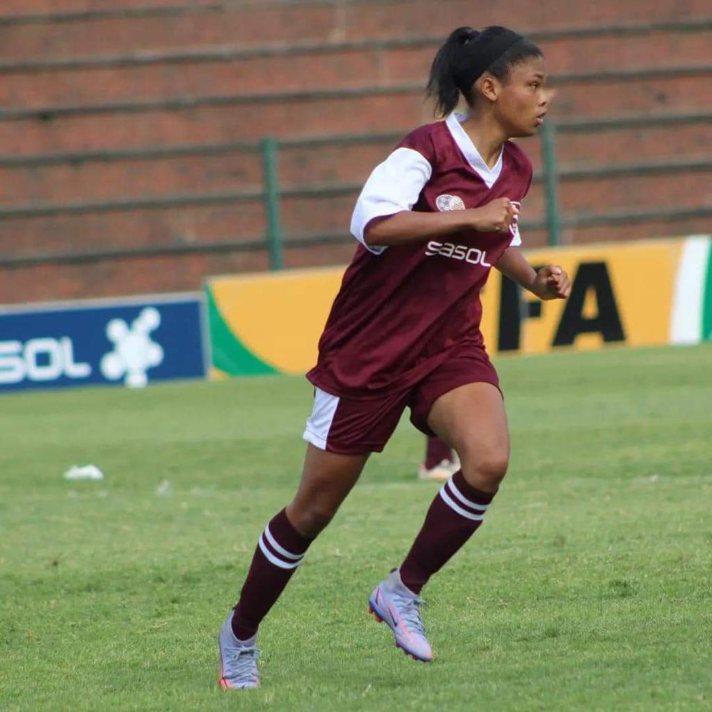 021Footballers's tweet photo. 021Footballers catch up with 15 year old Geneve Jaftha before she leaves for world cup qualifiers

#021Footballers #StrikeSeries #DoubleO

https://t.co/Xl55JSG1BQ https://t.co/q5yPkPOHnG