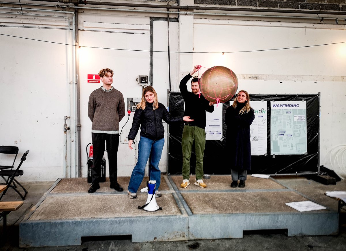 We are at the Hackathon at Musicon with lots of RUC students working on ideas and installations for Roskilde Festival #musicon #hackathon #fablab <a href="/roskildeuni/">RUC</a> @orangefeeling