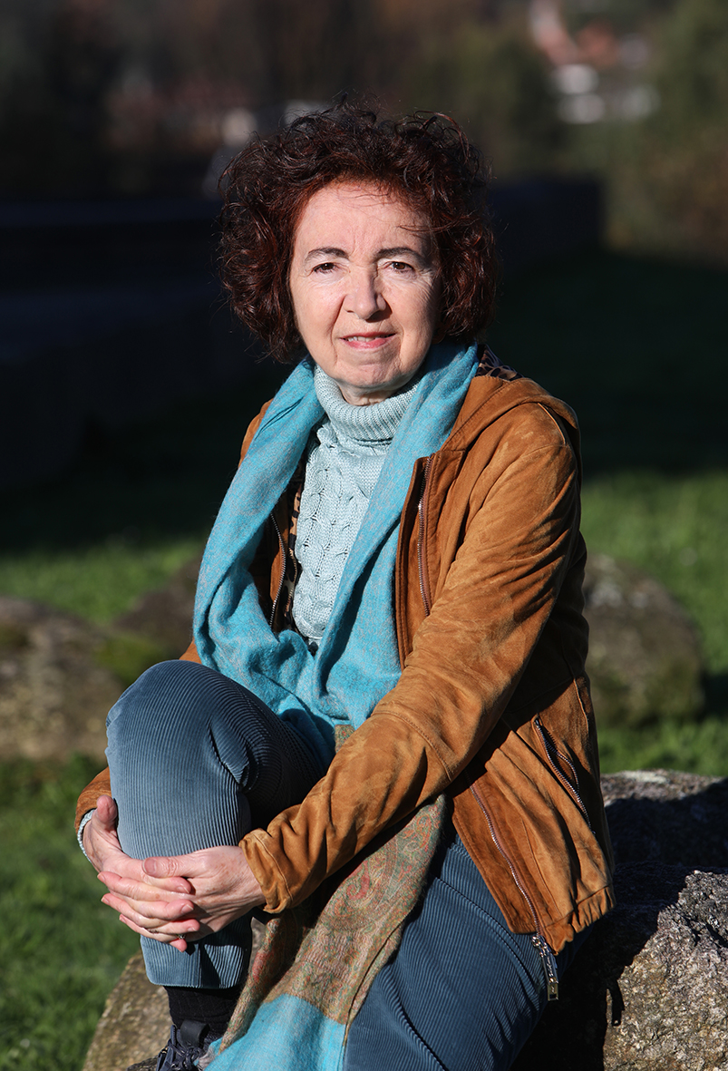 Felices e entusiasmadas coa chegada do novo libro de <a href="/MarilarAleix/">Marilar Aleixandre</a>, "UNHA PRESA DE TERRA. Un caso de Ana Candeán."  📚😊
No centro da novela o Conto da muller brava, que volve á memoria de Ana Candeán unha e outra vez..
#MarilarAleixandre #novelanegra
baiaedicions.gal/unha-presa-de-…