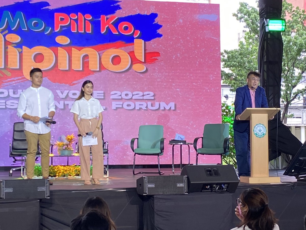 rapplerdotcom's tweet photo. @jairojourno @julesguiang VP candidate Rizalito David introduces himself.

David mentions his educational and professional background. He also says he came from Tondo and was exposed to poverty. #PHVote #WeDecide | via @jairojourno 

WATCH: https://t.co/2ZRalXEMIV https://t.co/sK7gtcjrLP