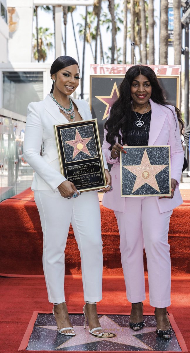 ashantixtra's tweet photo. Grammy award winning @ashanti receives her star on @WalkofFameStar #ashanti https://t.co/vRqEvAQFky