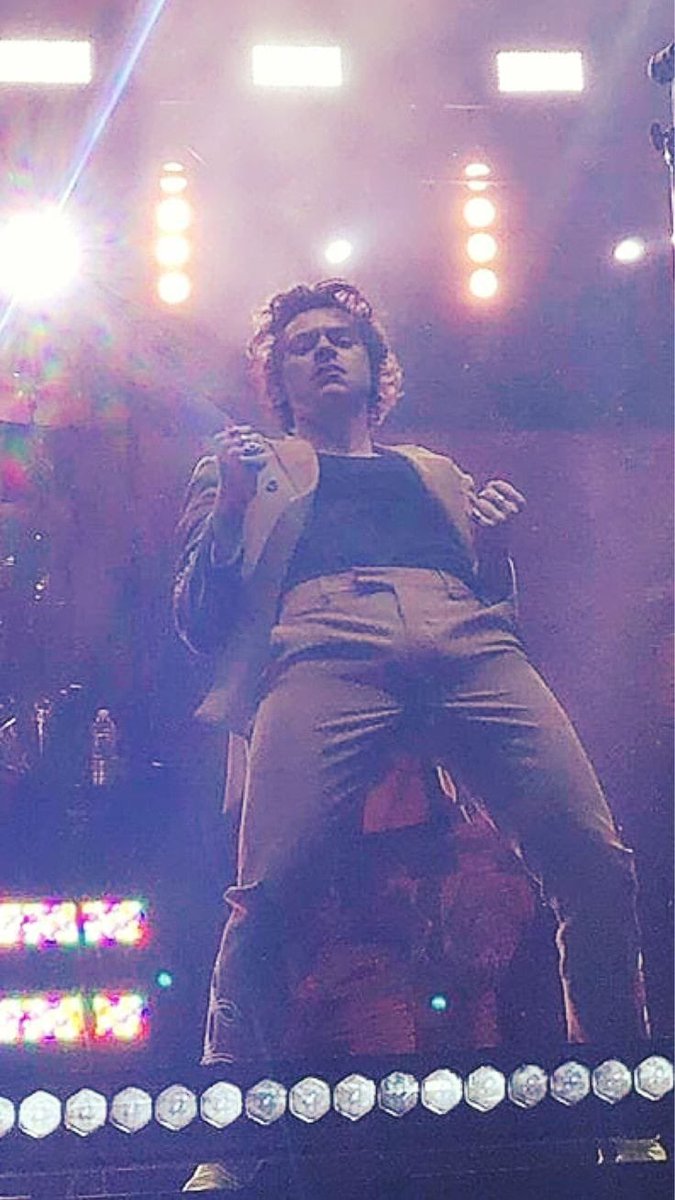RobertaTPWK's tweet photo. buongiorno in pratica!! 
#hshq #harrystyles #tpwk https://t.co/SA4Fr1eM8h