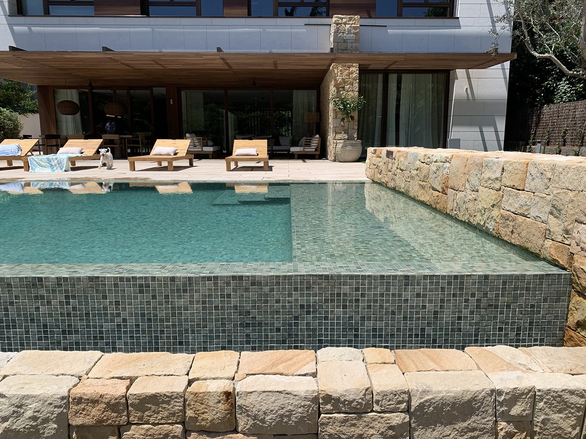 Les piscines tenen molts beneficis per a la nostra salut, per aquesta raó, és important aprofitar qualsevol moment per realitzar la rehabilitació d'una piscina d'obra a Granollers
#Granollers #obra #piscines #PiscinesVallès #rehabilitació

piscinesvalles.com/rehabilitacio-…