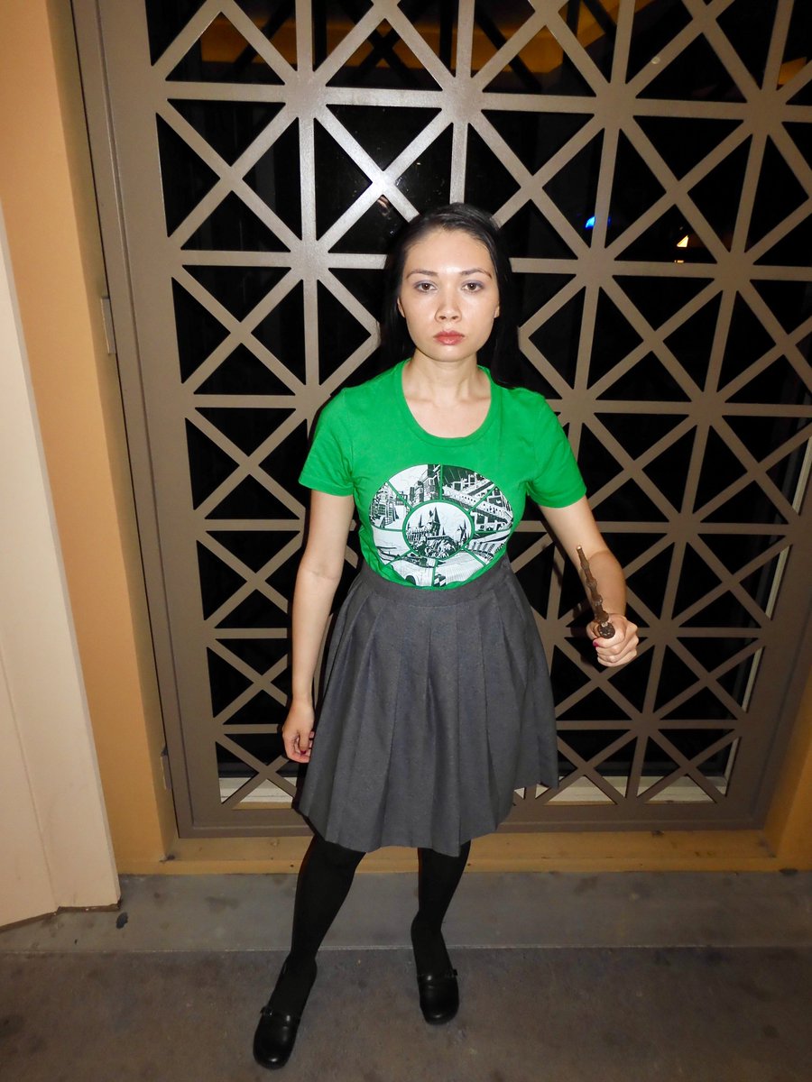 Queenie4ever's tweet photo. Thanks @riptapparel for the magical places shirt in kelly green #ambassador #ootd #wizardingworld #hogwarts #harrypotter #riptapparel https://t.co/qZz3t1oiHt https://t.co/esTHLGUGfP