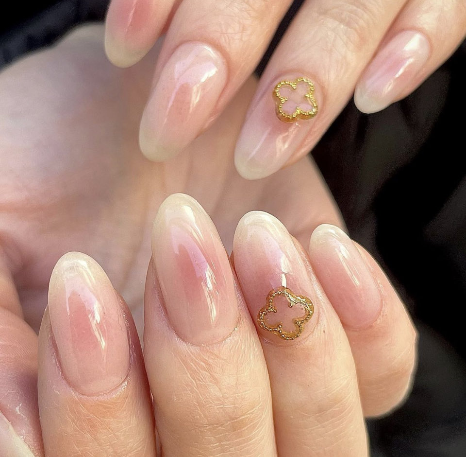 代30代 素敵女性の美爪 美目 美眉 Vingt Nail青山 パラジェル登録サロン 青山で人気ネイリスト紹介 1 大人可愛い 2 シンプルデザイン 3 オフィスで 4 女子力up 5 私らしい ネイル ジェルネイル おしゃれ ネイルデザイン かわいい