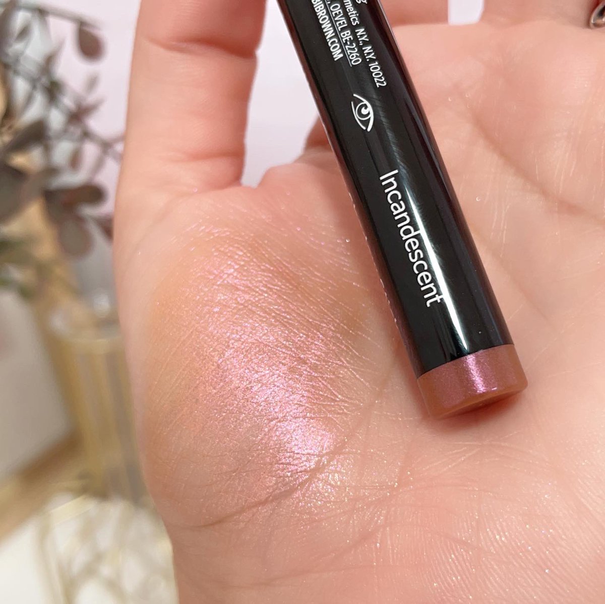 zeegreat4's tweet photo. เป็นอีก1สี ที่สวยมาก Long-Wear Cream Shadow Stick สี Incandescent เนื้อสัมผัสคือดีมากค่า สีแน่นติดทนมากแม่ เป็นโทนชมพูเหลือบทองนิดๆ เล่นไฟดีมาก @BobbiBrown_TH #รีวิว https://t.co/P1OgUzzXhg